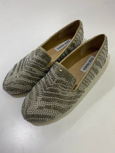 Load image into Gallery viewer, Steve Madden rhinestone flats 7.5
