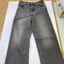 Load image into Gallery viewer, Levis ribcage straight ankle 26
