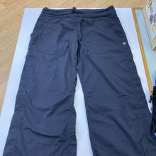 Load image into Gallery viewer, Lululemon pants 8
