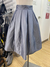 Load image into Gallery viewer, White House Black Market crinoline lined taffeta skirt 0p
