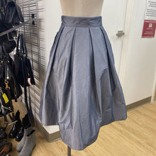 Load image into Gallery viewer, White House Black Market crinoline lined taffeta skirt 0p
