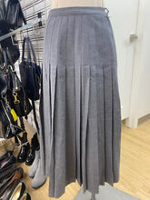 Load image into Gallery viewer, AlJean vintage wool pleated skirt 8
