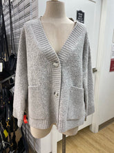 Load image into Gallery viewer, Lyla Luxe sweater M
