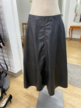 Load image into Gallery viewer, H&amp;M pleather skirt 8 NWT
