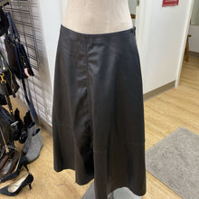 Load image into Gallery viewer, H&amp;M pleather skirt 8 NWT
