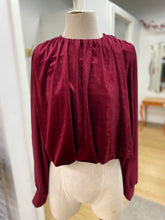 Load image into Gallery viewer, Elli White velour top M NWT
