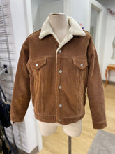 Load image into Gallery viewer, Denim Forum sherpa lined corduroy jacket XS
