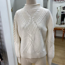 Load image into Gallery viewer, Banana Republic Sweater S
