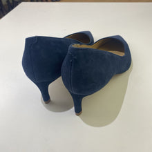 Load image into Gallery viewer, Talbots suede kitten heels NWOT 7.5
