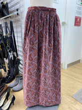 Load image into Gallery viewer, Garfinkel's vintage paisley skirt 14 (Fits like a 4/6)
