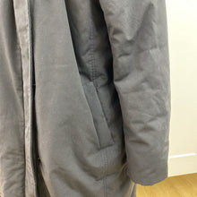 Load image into Gallery viewer, Uniqlo down coat L
