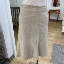 Load image into Gallery viewer, Danier vintage suede skirt 4
