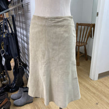Load image into Gallery viewer, Danier vintage suede skirt 4
