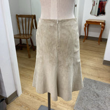 Load image into Gallery viewer, Danier vintage suede skirt 4
