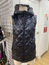 Load image into Gallery viewer, Lululemon reversible vest 8
