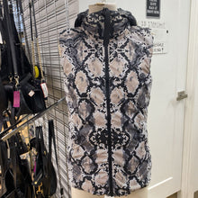 Load image into Gallery viewer, Lululemon reversible vest 8
