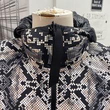 Load image into Gallery viewer, Lululemon reversible vest 8
