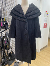 Load image into Gallery viewer, Eaton&#39;s Salon vintage persian Lamb fur cropped jacket 6/8
