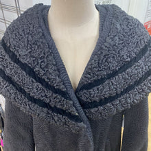 Load image into Gallery viewer, Eaton&#39;s Salon vintage persian Lamb fur cropped jacket 6/8
