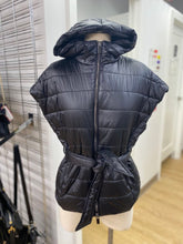 Load image into Gallery viewer, Renuar water repellant quilted vest NWT S
