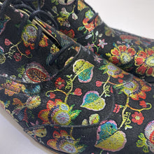 Load image into Gallery viewer, Zapato leather shiny floral shoes 40
