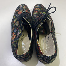Load image into Gallery viewer, Zapato leather shiny floral shoes 40
