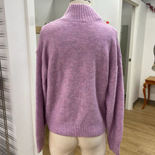 Load image into Gallery viewer, Gap sweater M
