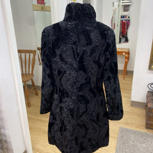 Load image into Gallery viewer, White House Black Market coat M
