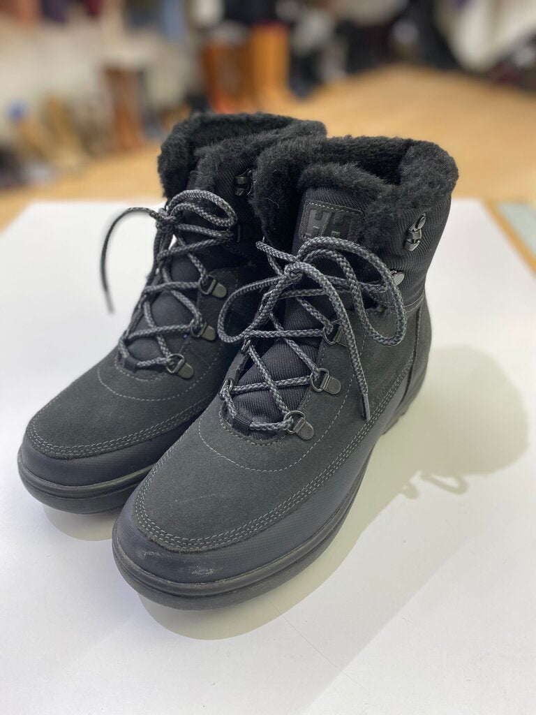 Helly Hansen winter boots 9