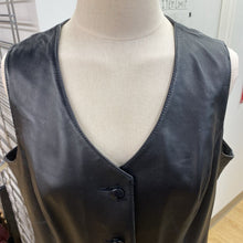 Load image into Gallery viewer, Danier leather vest M
