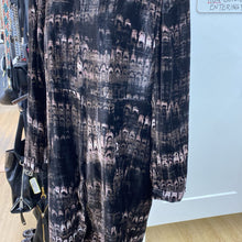 Load image into Gallery viewer, Elie Tahari long velour blazer XL
