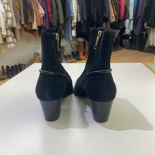 Load image into Gallery viewer, IMNYC suede booties 10
