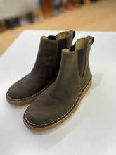 Load image into Gallery viewer, LL Bean Stonington Chelsea nubuck boots 6
