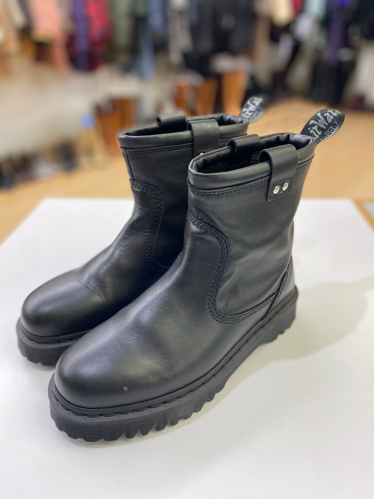 Dr. Martens Anistone Lo boots 10