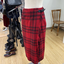 Load image into Gallery viewer, Eddie Bauer vintage wool blanket skirt 4
