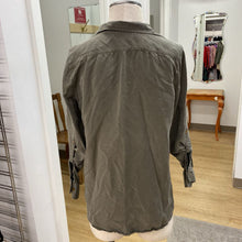 Load image into Gallery viewer, Babaton shirt S
