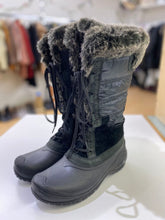 Load image into Gallery viewer, The North Face winter boots NWOT 8
