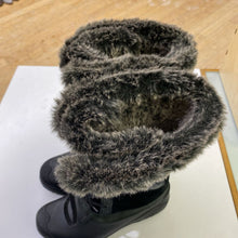 Load image into Gallery viewer, The North Face winter boots NWOT 8
