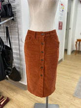 Load image into Gallery viewer, Gap corduroy skirt 2

