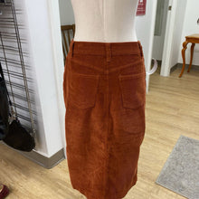 Load image into Gallery viewer, Gap corduroy skirt 2
