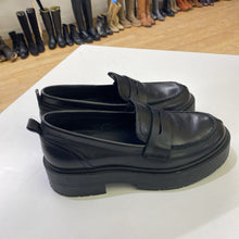 Load image into Gallery viewer, Geox lug sole loafers 9
