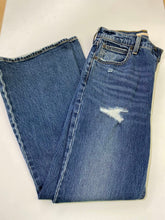Load image into Gallery viewer, Levis 70's High Flare jeans 26
