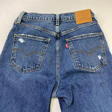 Load image into Gallery viewer, Levis 70's High Flare jeans 26
