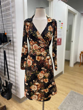 Load image into Gallery viewer, Dotty floral wrap dress M
