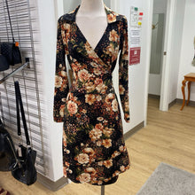 Load image into Gallery viewer, Dotty floral wrap dress M
