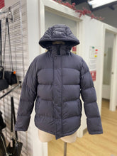 Load image into Gallery viewer, Aritzia super puff jacket XS
