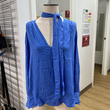 Load image into Gallery viewer, Judith &amp; Charles silk top 12
