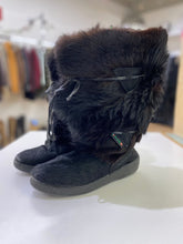 Load image into Gallery viewer, Pajar fur boots 38

