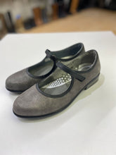 Load image into Gallery viewer, Naot shoes 37
