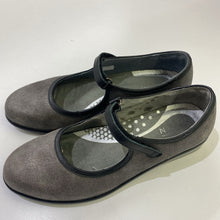Load image into Gallery viewer, Naot shoes 37
